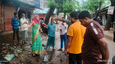 ব্রাহ্মণপাড়ায় সড়কের জলাবদ্ধতা দূরীকরণে মাঠে ইউএনও