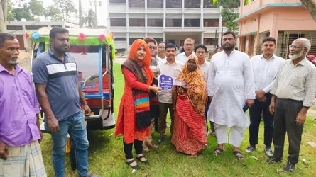 ব্রাহ্মণপাড়ায় ভিক্ষুকদের মাঝে উপজেলা প্রশাসন ও সমাজ কল্যাণ পরিষদের অটোরিকশা-গাভী প্রদান