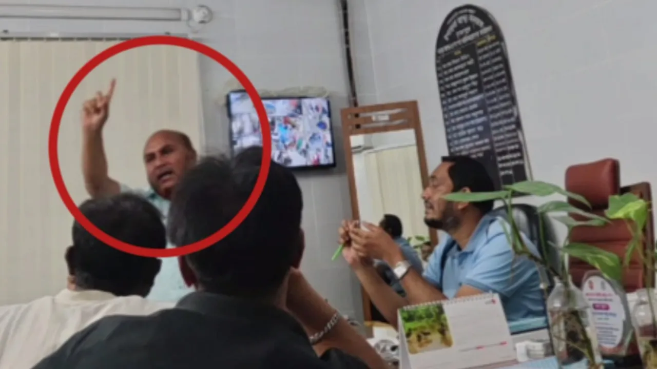 ভূঞাপুরে স্বাস্থ্য কর্মকর্তার সামনে জলাতঙ্কের টিকা না দেয়ার ঘোষণা