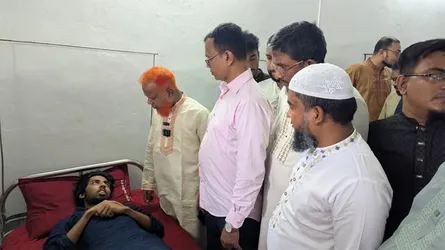 ছাত্রদলের হামলায় আহতদের দেখতে হাসপাতালে জামায়াত নেতারা