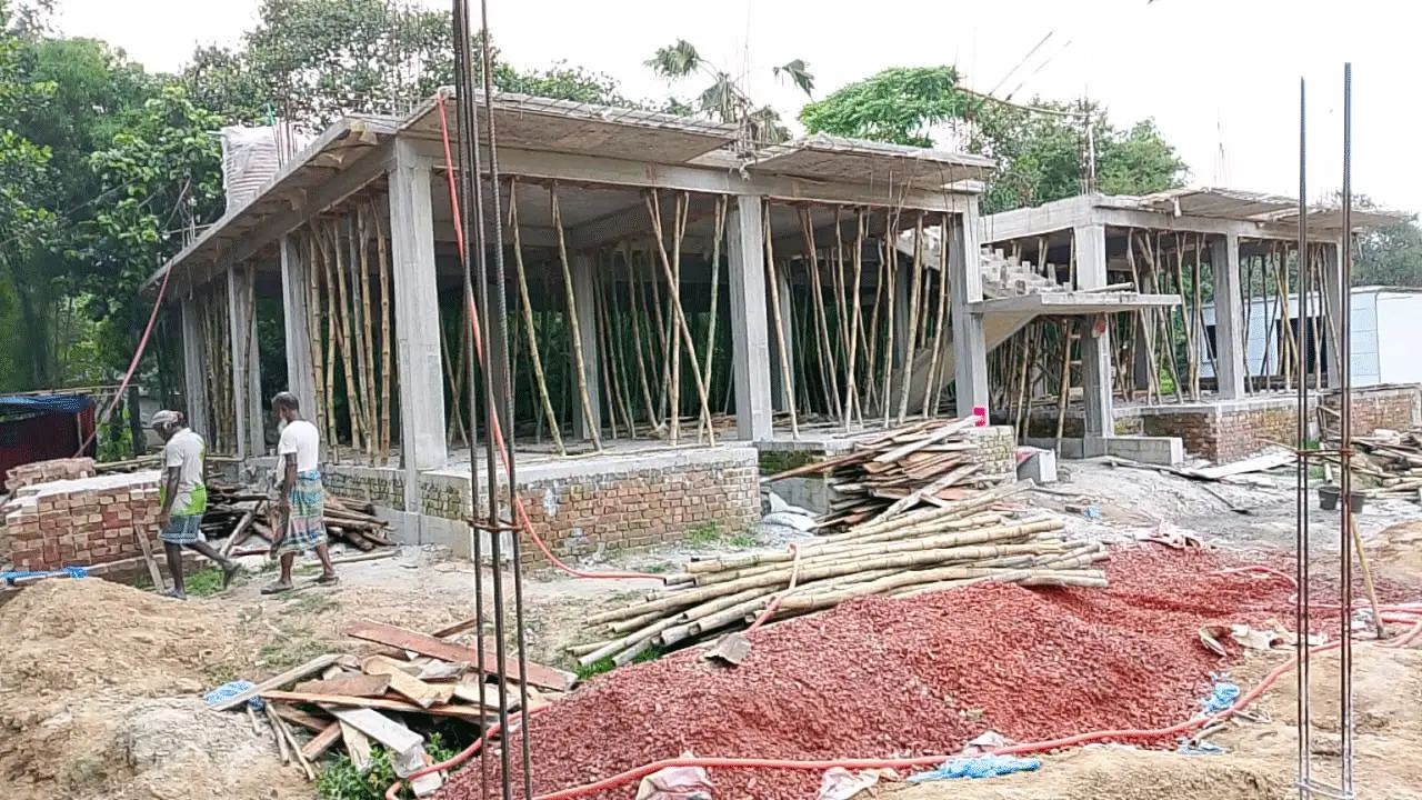অনুমোদনহীন ভবন নির্মাণে নীরব পৌরসভা