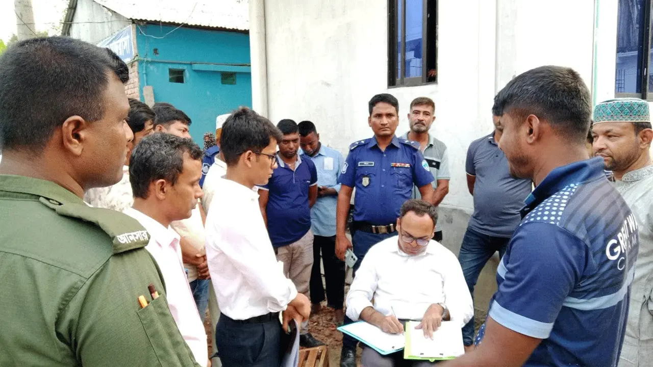 বুড়িচংয়ে ভেজাল আইসক্রিম কারখানায় অভিযান