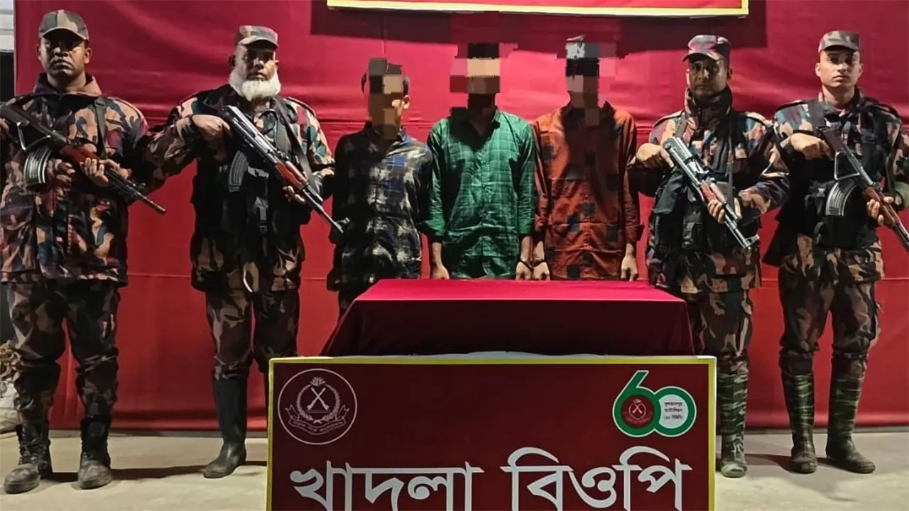 বুড়িচংয়ে অন্তঃসত্ত্বাকে হত্যা : ভারতে পালানোর সময় ৩ আসামি গ্রেফতার