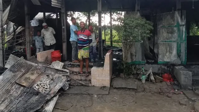 বুড়িচংয়ে আগুনে পুড়ে গেছে ২ বসতঘর