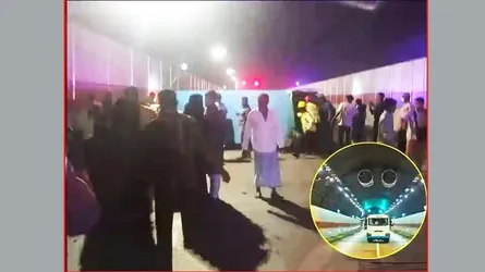 কর্ণফুলী টানেলের ভেতরে উল্টে গেল বাস, আহত ৫