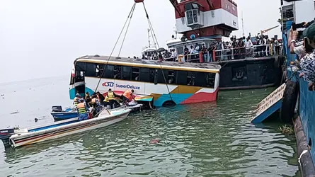 দৌলতদিয়া ঘাটে বাস নদীতে পড়ে যাওয়ার ঘটনা তদন্তে কমিটি গঠন