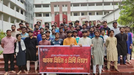 বুটেক্সে রাজনীতিমুক্ত হওয়ার বর্ষপূর্তি উপলক্ষে আনন্দ মিছিল ও মিষ্টি বিতরণ
