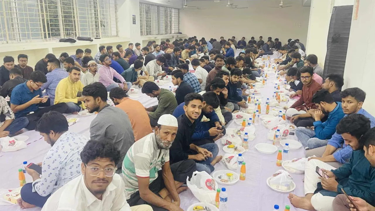 বুটেক্সে ইফতার ঘিরে শিক্ষার্থীদের মিশ্র প্রতিক্রিয়া
