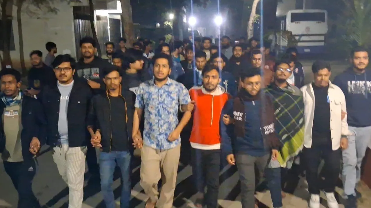 হাদির ওপর হামলার প্রতিবাদে বুটেক্স শিক্ষার্থীদের বিক্ষোভ মিছিল