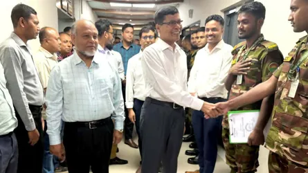 ডিএফডি কমান্ডের বিভিন্ন কার্যালয় পরিদর্শন করলেন সিএজি নূরুল ইসলাম