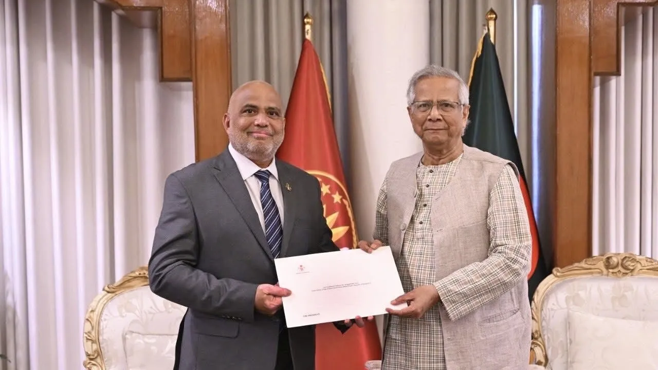 প্রধান উপদেষ্টার সাথে মালদ্বীপের রাষ্ট্রপতির বিশেষ দূতের সাক্ষাৎ