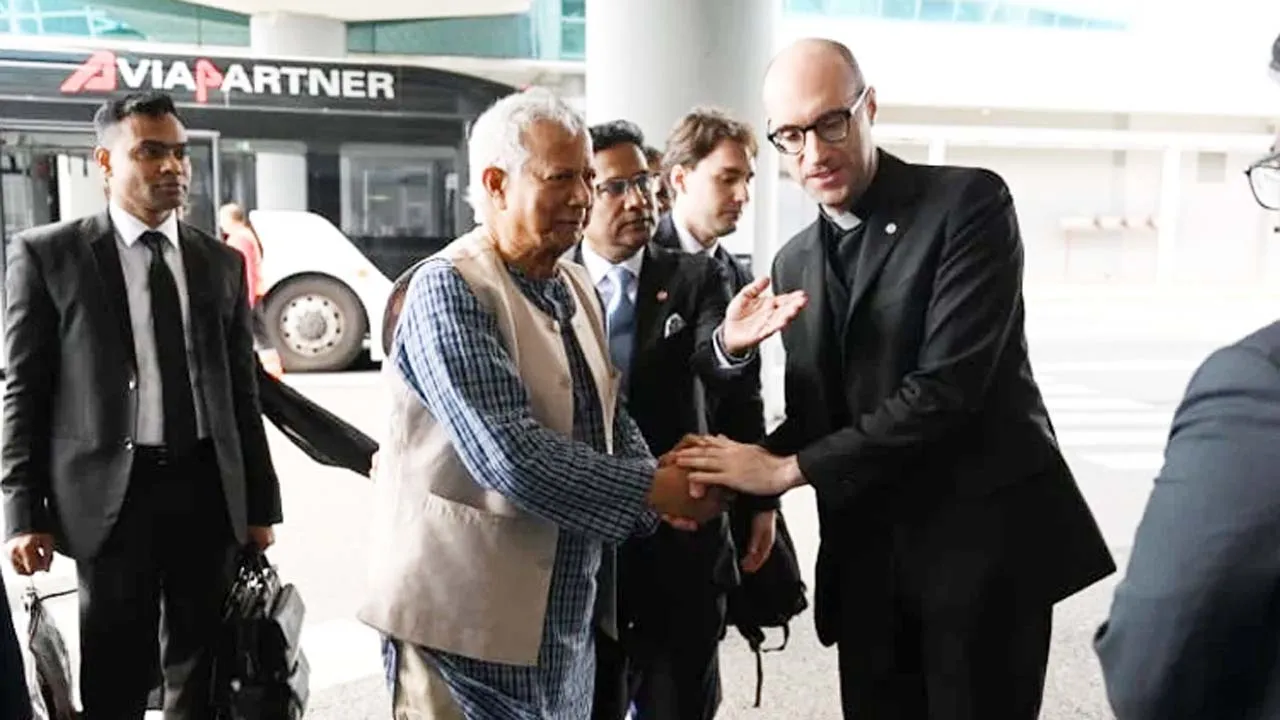 প্রধান উপদেষ্টা রোমে পৌঁছেছেন