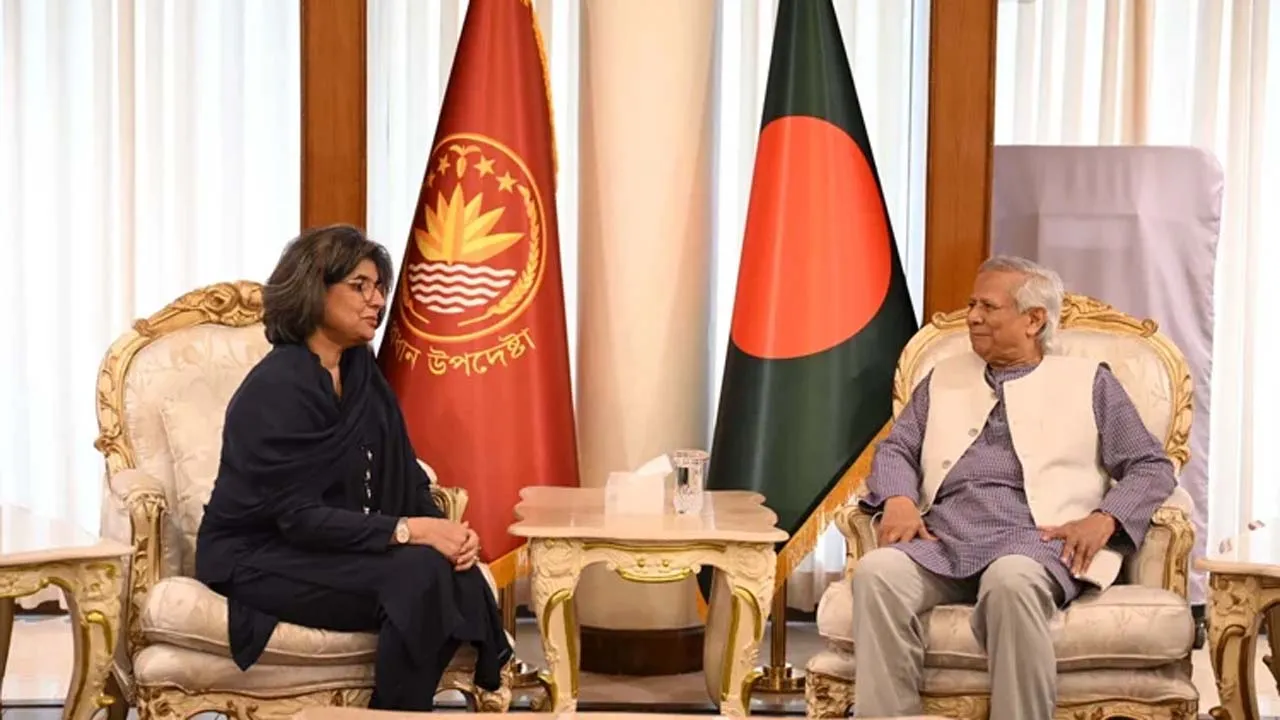পাকিস্তানের সাথে সম্পর্ক জোরদারের আহ্বান প্রধান উপদেষ্টার