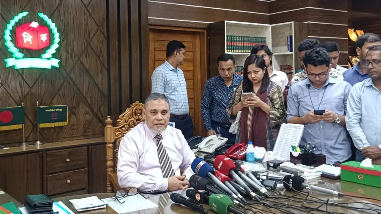 প্রধান উপদেষ্টার সাথে নির্বাচনের তারিখ নিয়ে আলোচনা হয়নি : সিইসি