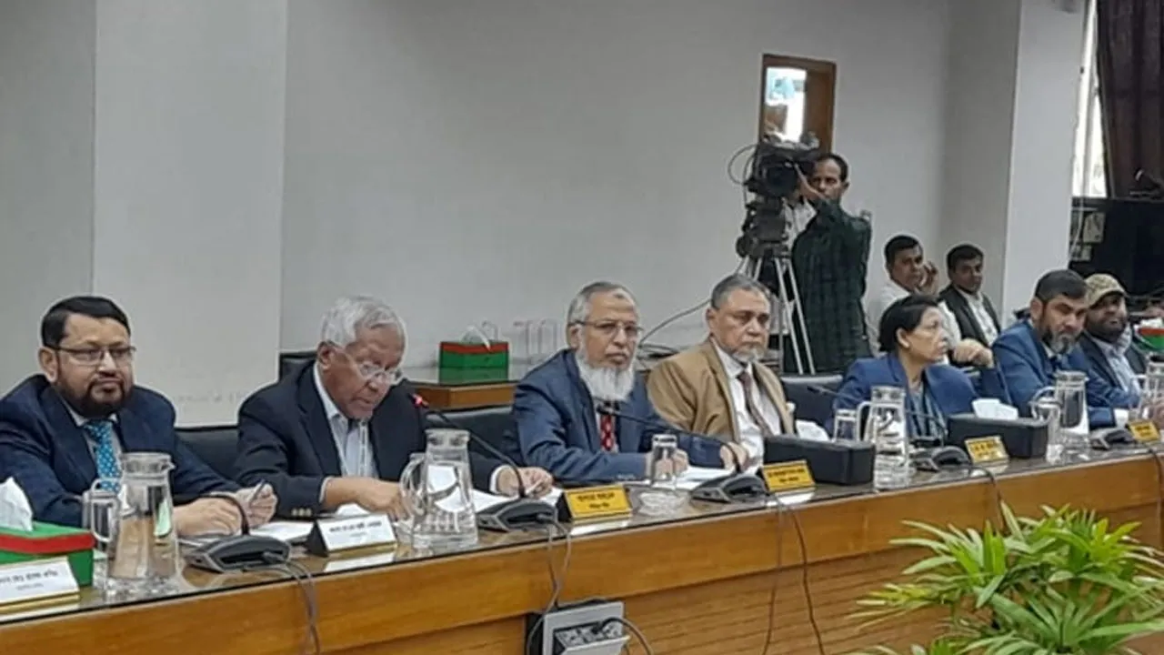 ভোটারদের কেন্দ্রমুখী করতে রাজনৈতিক দলের ভূমিকা গুরুত্বপূর্ণ : সিইসি