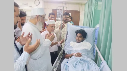 চবির আহত ছাত্রদের দেখতে গেলেন সাবেক এমপি শামসুল ইসলাম