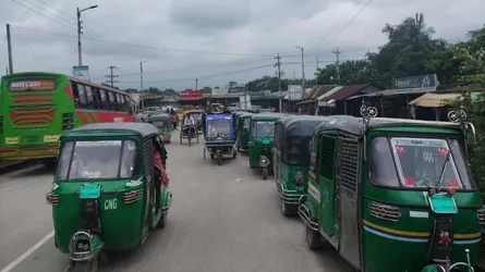 বিশনন্দী ফেরিঘাটে চাঁদাবাজির প্রতিবাদে সিএনজি চালকদের ধর্মঘট