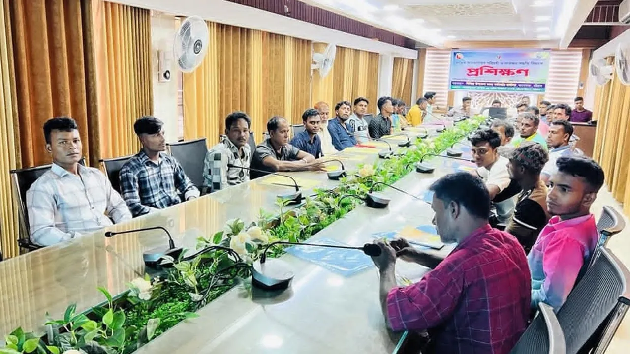 আনোয়ারায় মাঝি ও নৌযান মালিকদের প্রশিক্ষণ