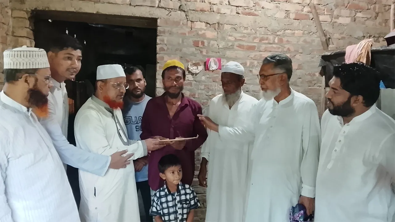 আনোয়ারায় বন্যায় নিহত শিশুর পরিবারকে জামায়াত আমিরের অনুদান