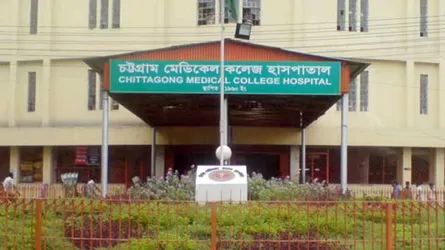 চট্টগ্রামে লবণ কারখানায় আগুন, দগ্ধ ১০