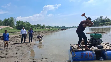 মিরসরাইয়ে অবৈধ বালু উত্তোলনের বিরুদ্ধে অভিযান, ৯ শ্যালো মেশিন ধ্বংস