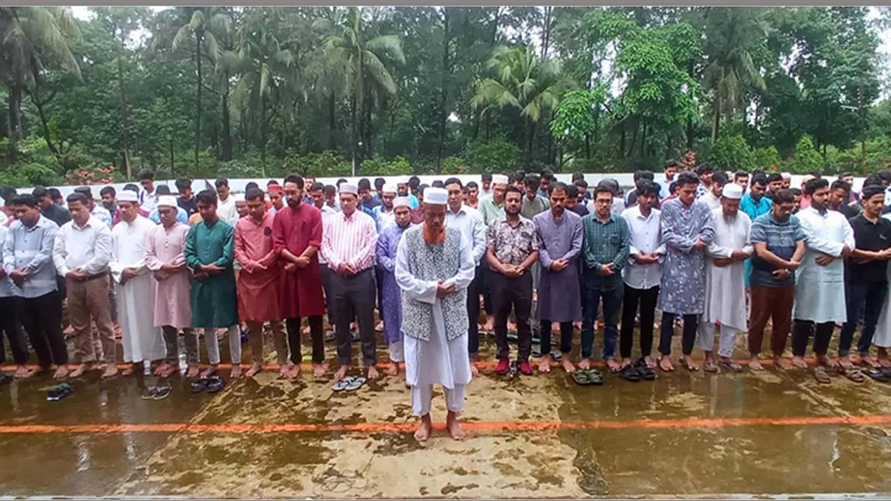 সাগরে প্রাণ হারানো ২ শিক্ষার্থীর গায়েবানা জানাজা চবি ক্যাম্পাসে
