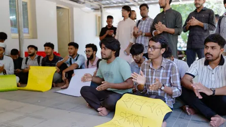 ‘ঢাবি-রাবি বাস পায়, চবি কেন অবহেলায়’