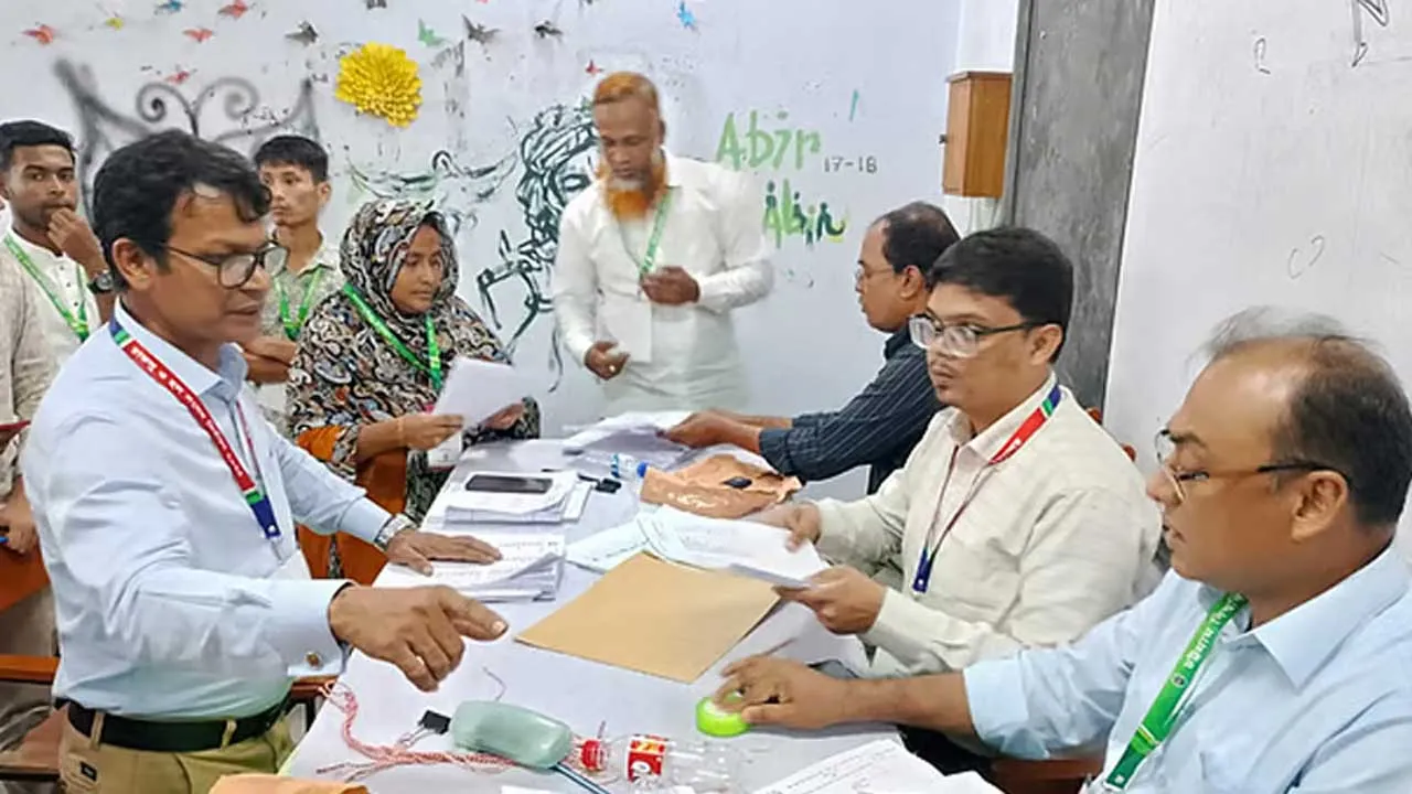 চাকসু নির্বাচনের ভোটগ্রহণ শেষ, চলছে গণনার প্রস্তুতি