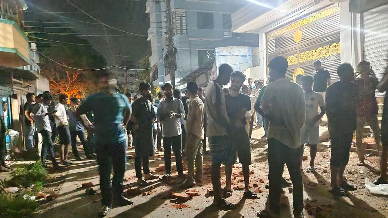 চবিতে নারীকে হেনস্তার অভিযোগে গ্রামবাসী-শিক্ষার্থী সংঘর্ষে আহত ৩২