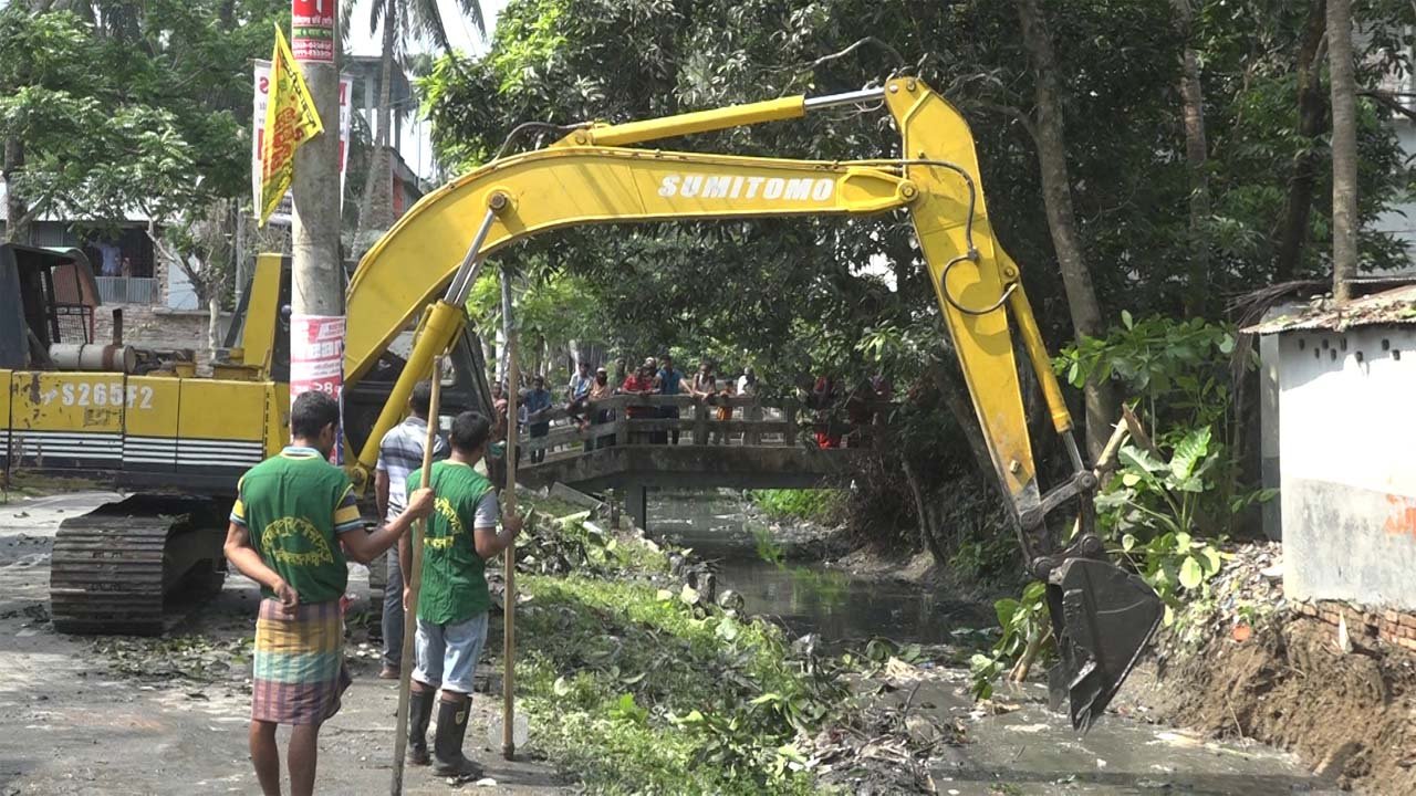 বদলগাছীতে খাল পুনঃখনন কাজের উদ্বোধন