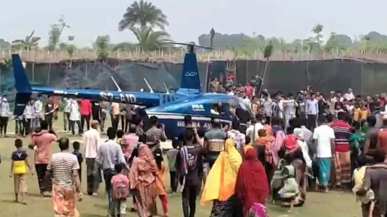 মা-বাবার স্বপ্ন পূরণ করতে হেলিকপ্টারে বাড়ি ফিরলেন প্রবাসী