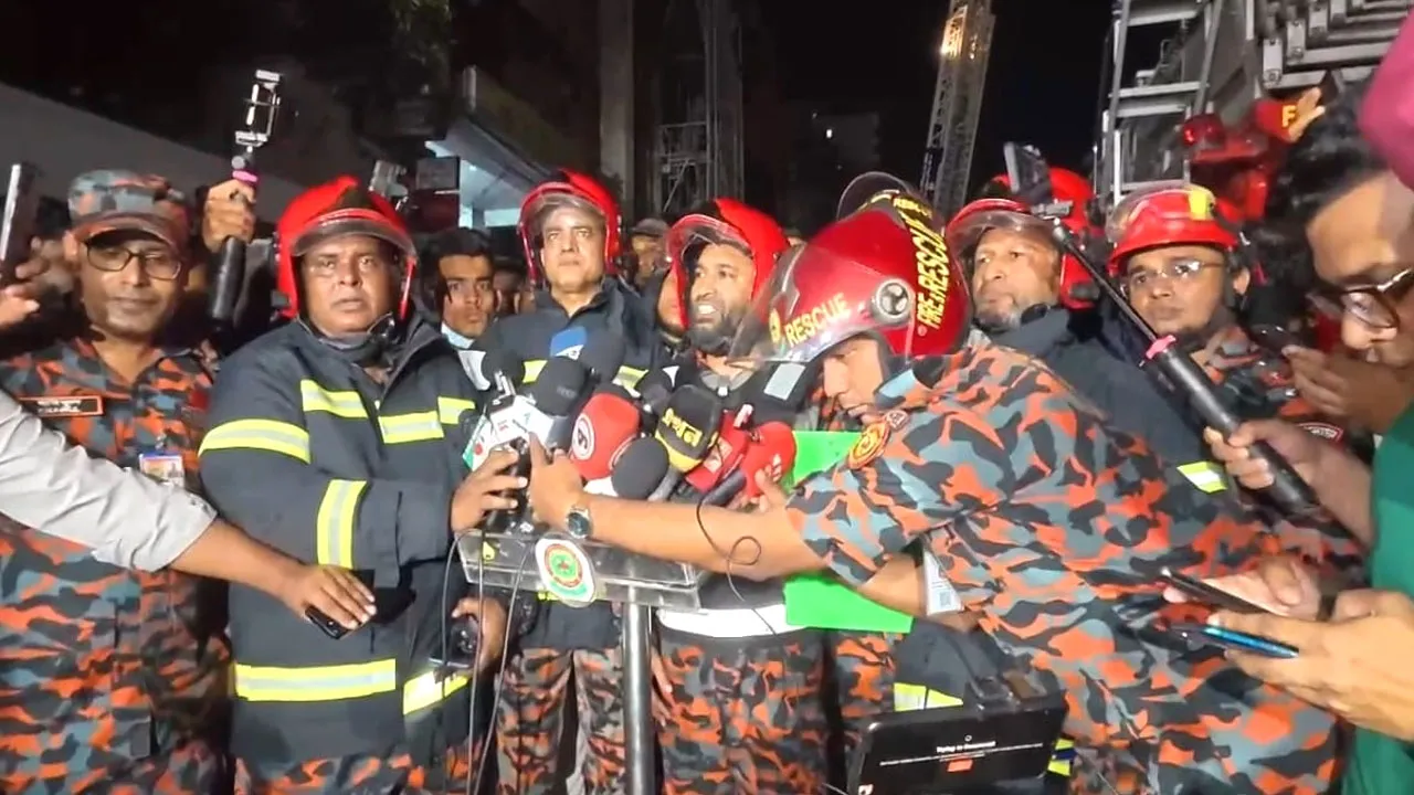 ক্যাপিটাল সিরাজ সেন্টারে আগুনের বিষয়ে যা জানাল ফায়ার সার্ভিস