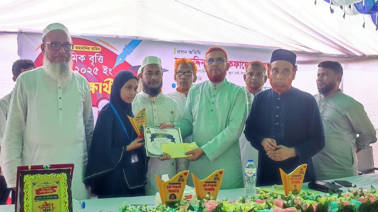 চৌদ্দগ্রামে প্রাথমিক বৃত্তি পরীক্ষায় কৃতী শিক্ষার্থী সংবর্ধনা