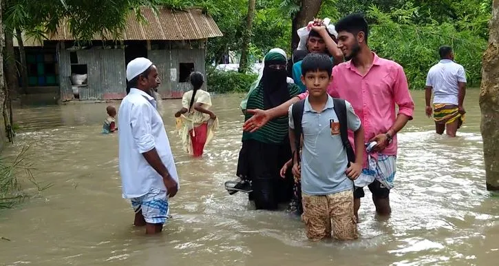 মেঘনার পানি বিপৎসীমার ওপরে, চাঁদপুরের উপকূলীয় অঞ্চল প্লাবিত