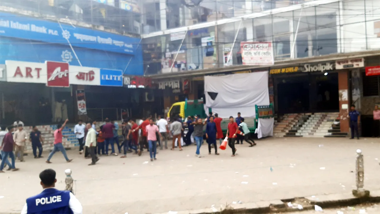 সালাহউদ্দিনকে কটূক্তিতে উত্তাল কক্সবাজার, এনসিপির মঞ্চ ভাঙচুর ও বিক্ষোভ