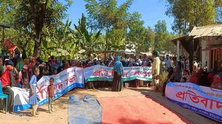 চকরিয়া ও লামায় ইটভাটা ধ্বংসের প্রতিবাদে রাস্তায় ব্যারিকেট, গাড়ি ভাঙচুর