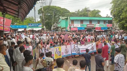 চকরিয়া থানা হাজতে যুবকের মৃত্যুর ঘটনায় সড়ক অবরোধ
