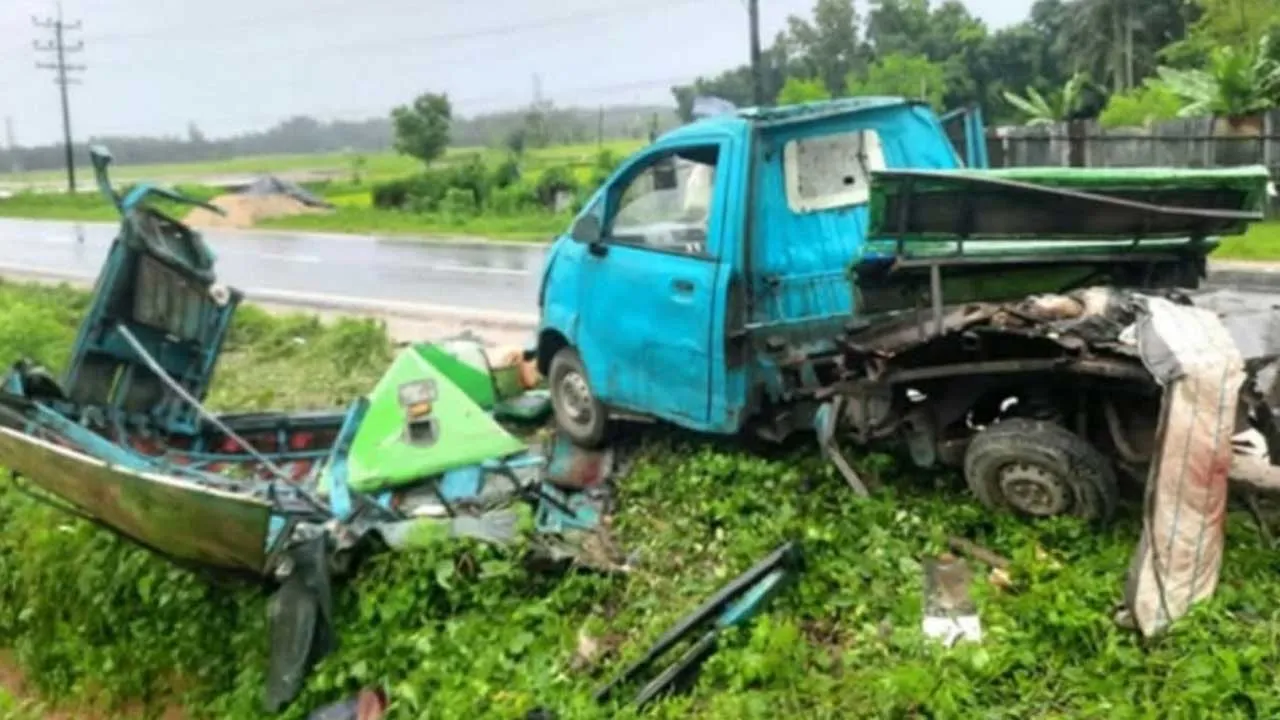 চকরিয়ায় বাস-লেগুনা সংঘর্ষে নিহত ৪, আহত ৫