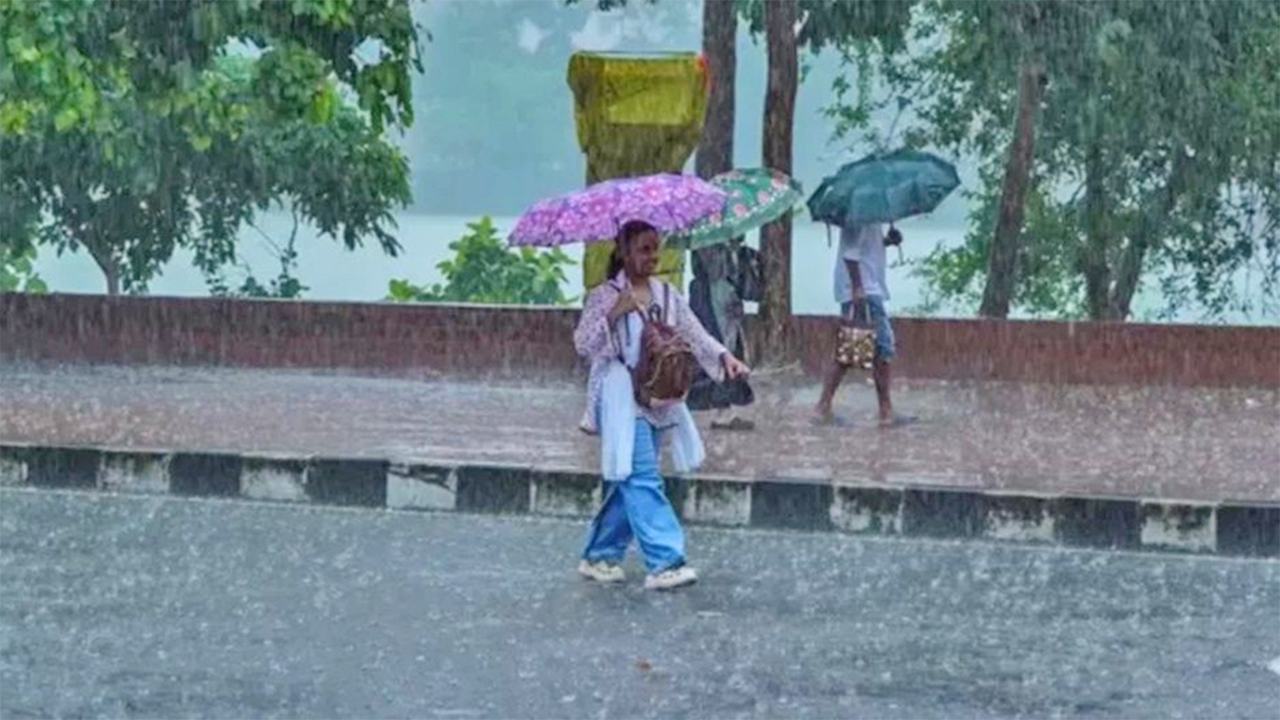 Chance-of-thunderstorms-in-Dhaka-in-the-afternoon