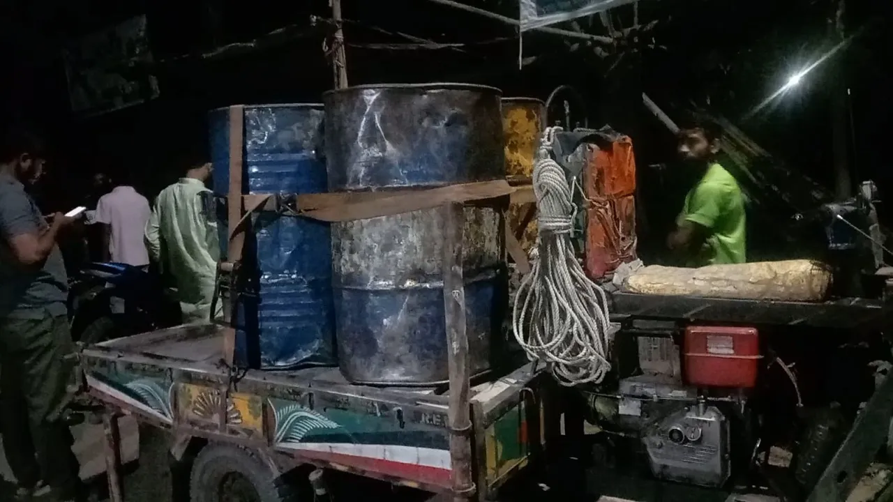 চন্দনাইশে পাচারকালে বিপুল পরিমাণ জ্বালানি তেল জব্দ