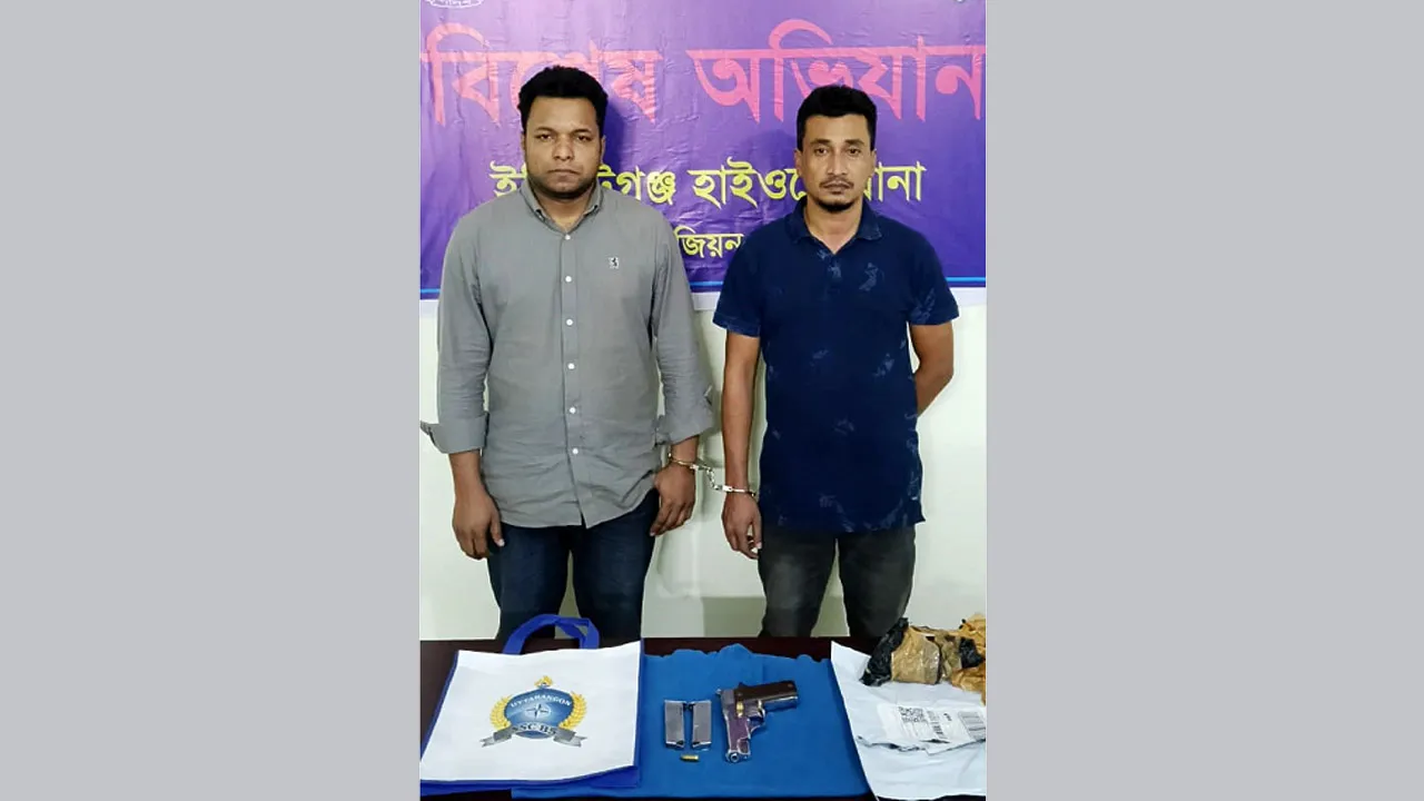 চান্দিনায় বাসে তল্লাসী, বিদেশী পিস্তলসহ আটক ২