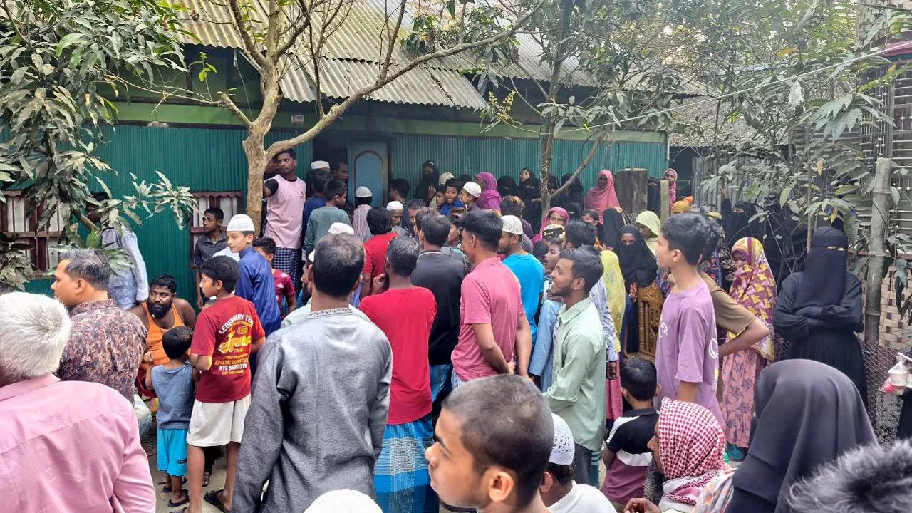 চান্দিনায় একই ঘরের দুই কক্ষে মা-মেয়ের ঝুলন্ত লাশ