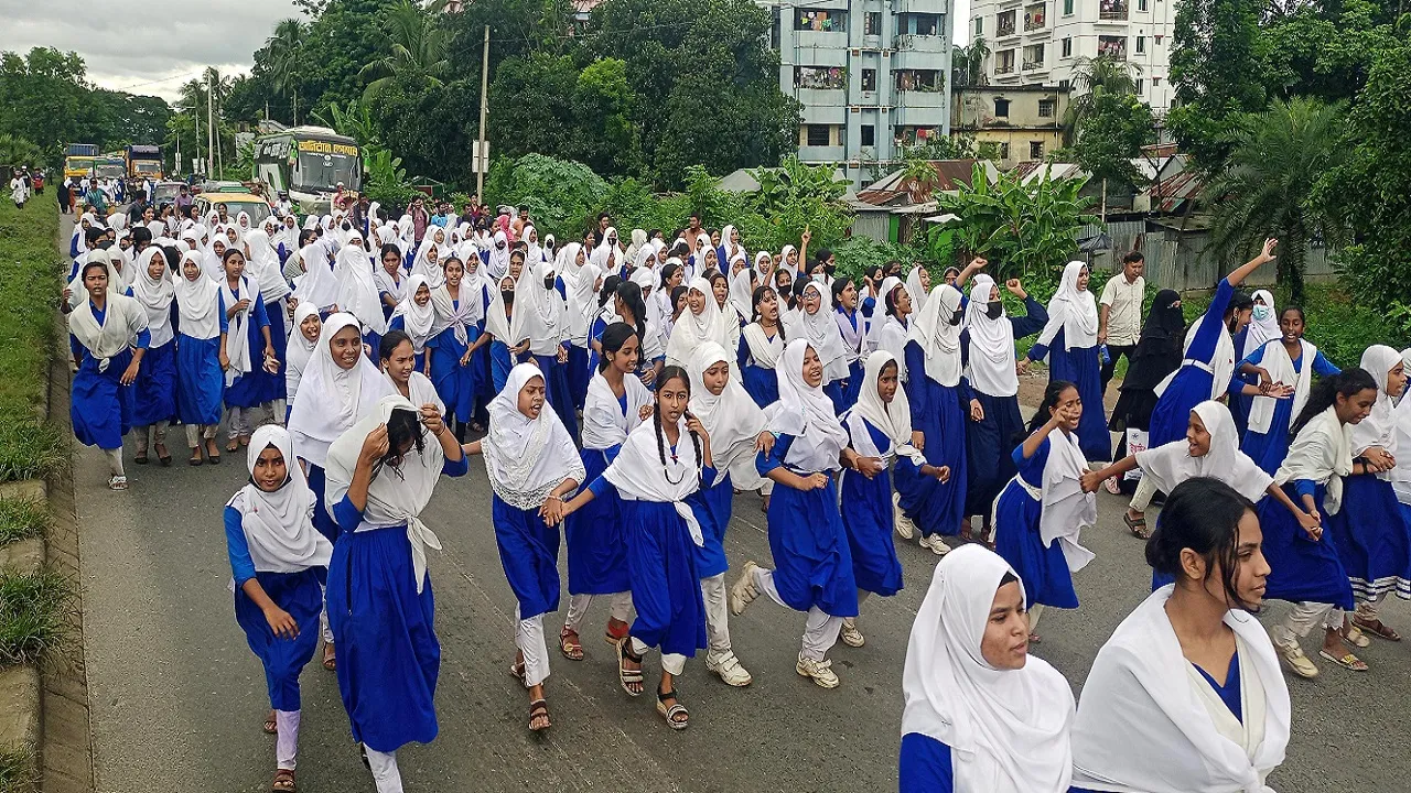 চান্দিনায় দুই বালিকা বিদ্যালয়ের প্রধান শিক্ষকের বিরুদ্ধে যৌন হয়রানির অভিযোগ