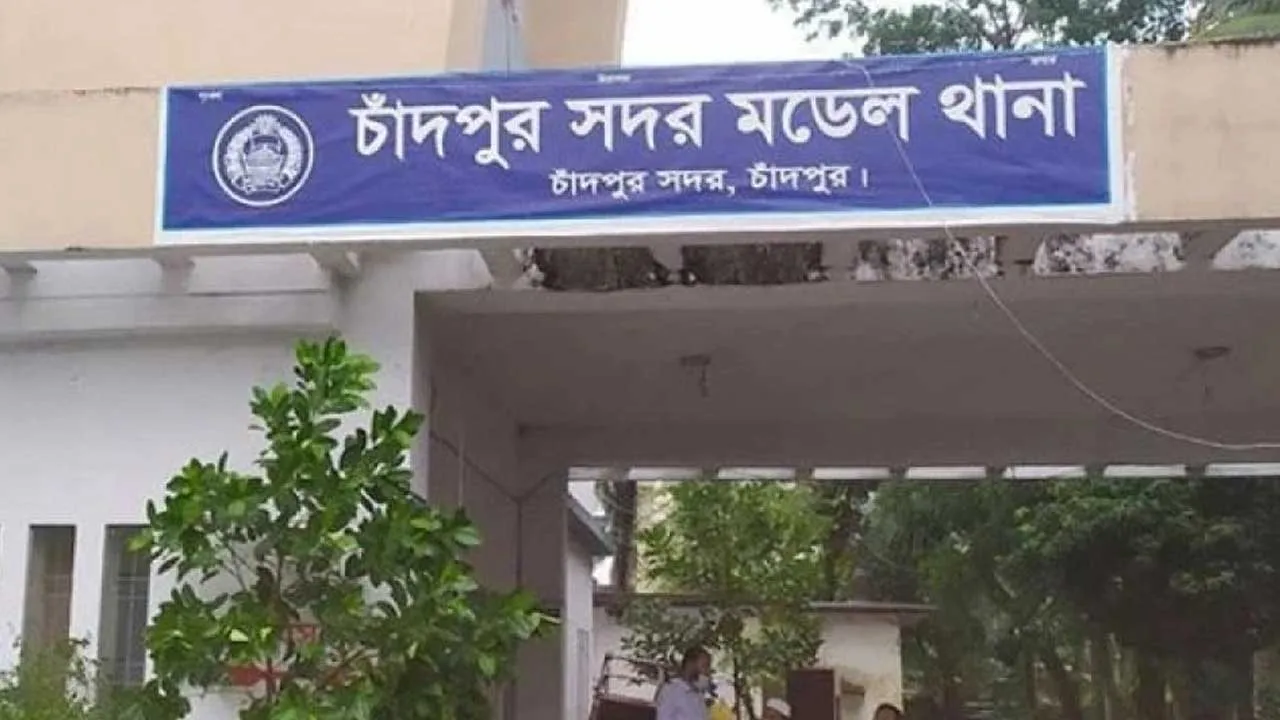 চাঁদপুরে গাছ থেকে পড়ে শ্রমিক নিহত