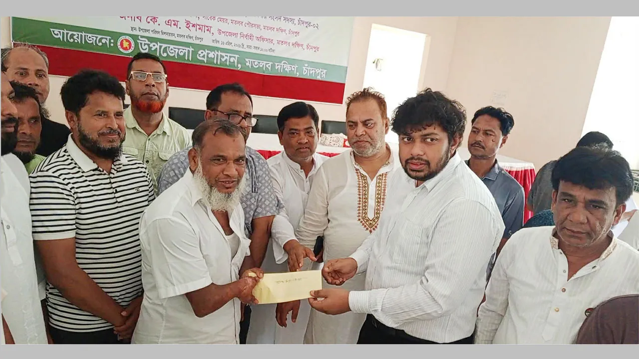 মতলবে প্রতিবন্ধী ও দুস্থদের মাঝে প্রধানমন্ত্রীর মানবিক সহায়তা প্রদান