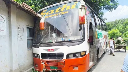 ভোলাহাটে বাসের ধাক্কায় মোটরসাইকেলচালক নিহত