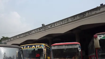 চাঁপাইনবাবগঞ্জে শ্রমিক বিরোধের সমঝোতায় বাস চলাচল স্বাভাবিক