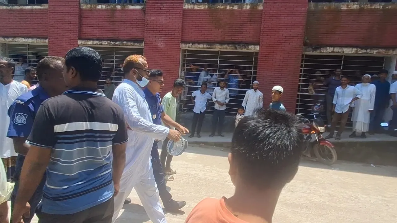 আদালতে হাজিরা দিতে এসে হামলার শিকার অধ্যক্ষ মাজেদ
