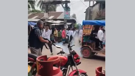 চরফ্যাশনে এইচএসসি পরীক্ষা কেন্দ্রে হামলা : টিয়ারগ্যাস নিক্ষেপ, আহত ১০