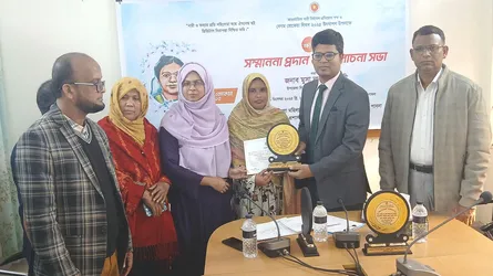 চাটমোহরে তিন অদম্য নারীকে সম্মাননা